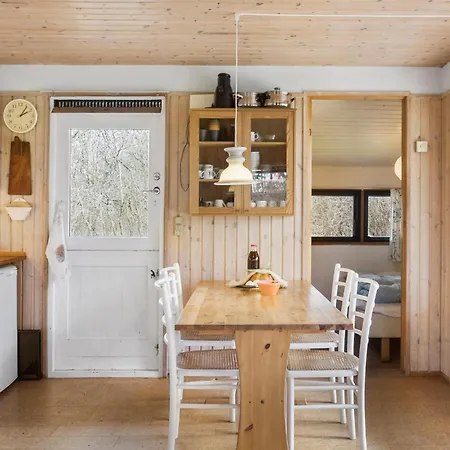 3 Bedroom Awesome In Prázdninový dům Nysted