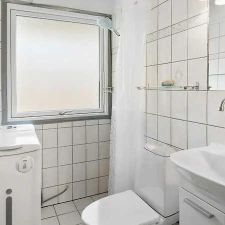 3 Bedroom Awesome In Casa de Férias Nysted